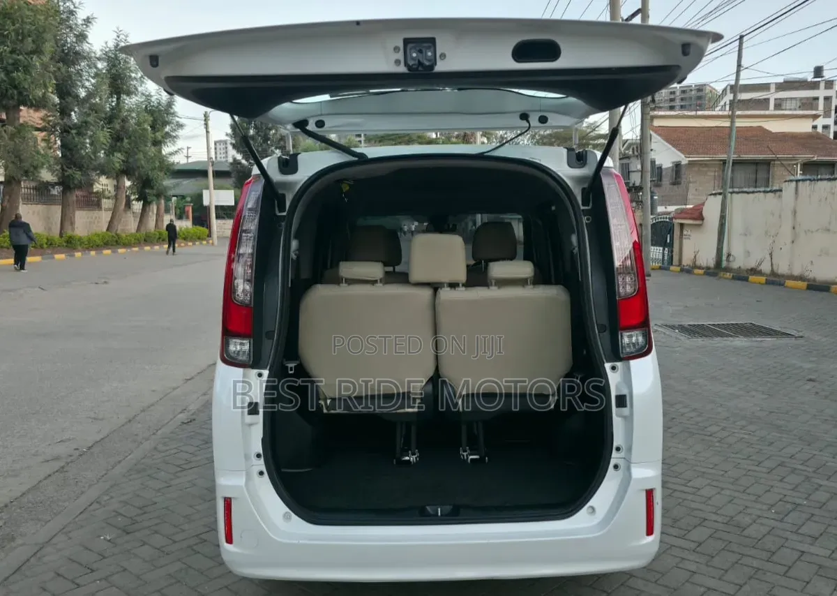 Toyota Noah 2.0 FWD (7 Seater) 2017 White