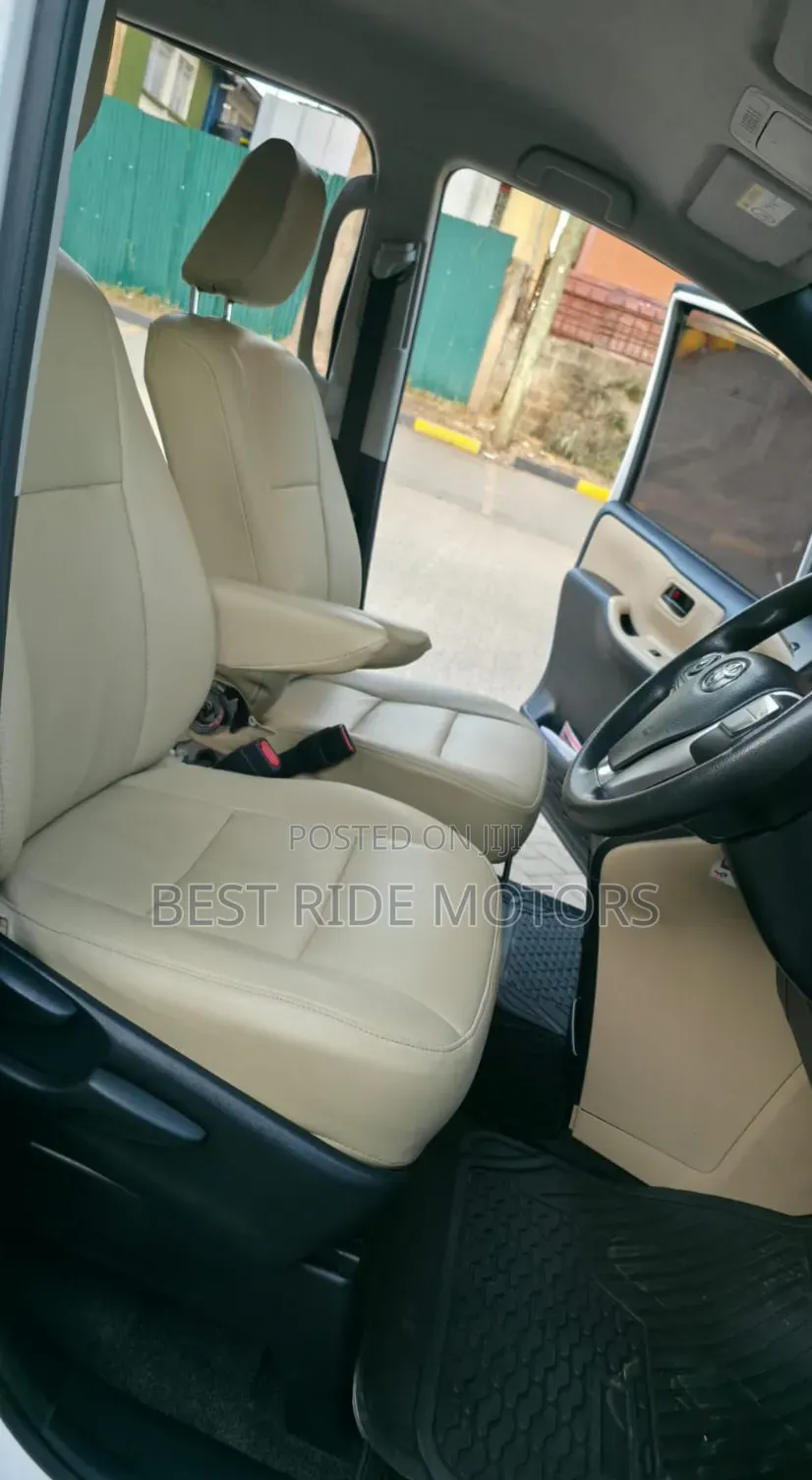Toyota Noah 2.0 FWD (7 Seater) 2017 White