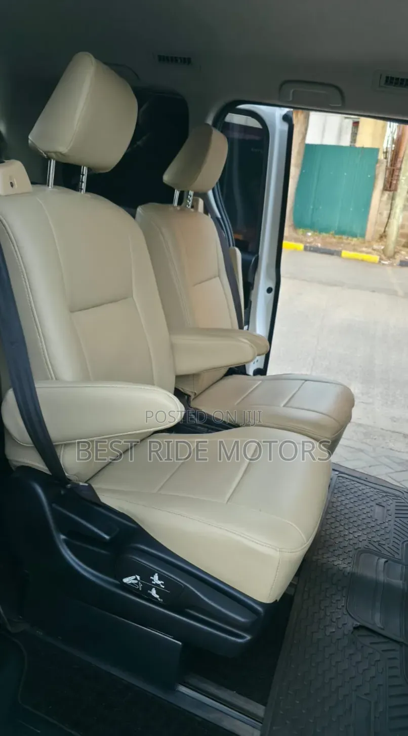 Toyota Noah 2.0 FWD (7 Seater) 2017 White