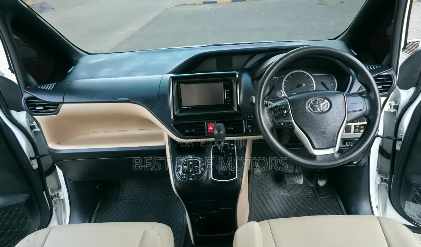 Toyota Noah 2.0 FWD (7 Seater) 2017 White