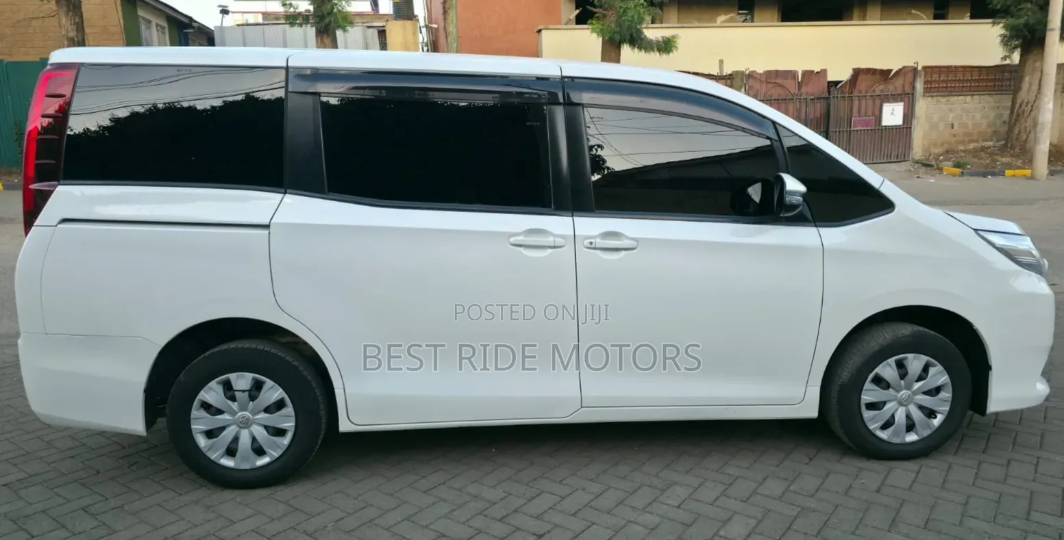 Toyota Noah 2.0 FWD (7 Seater) 2017 White