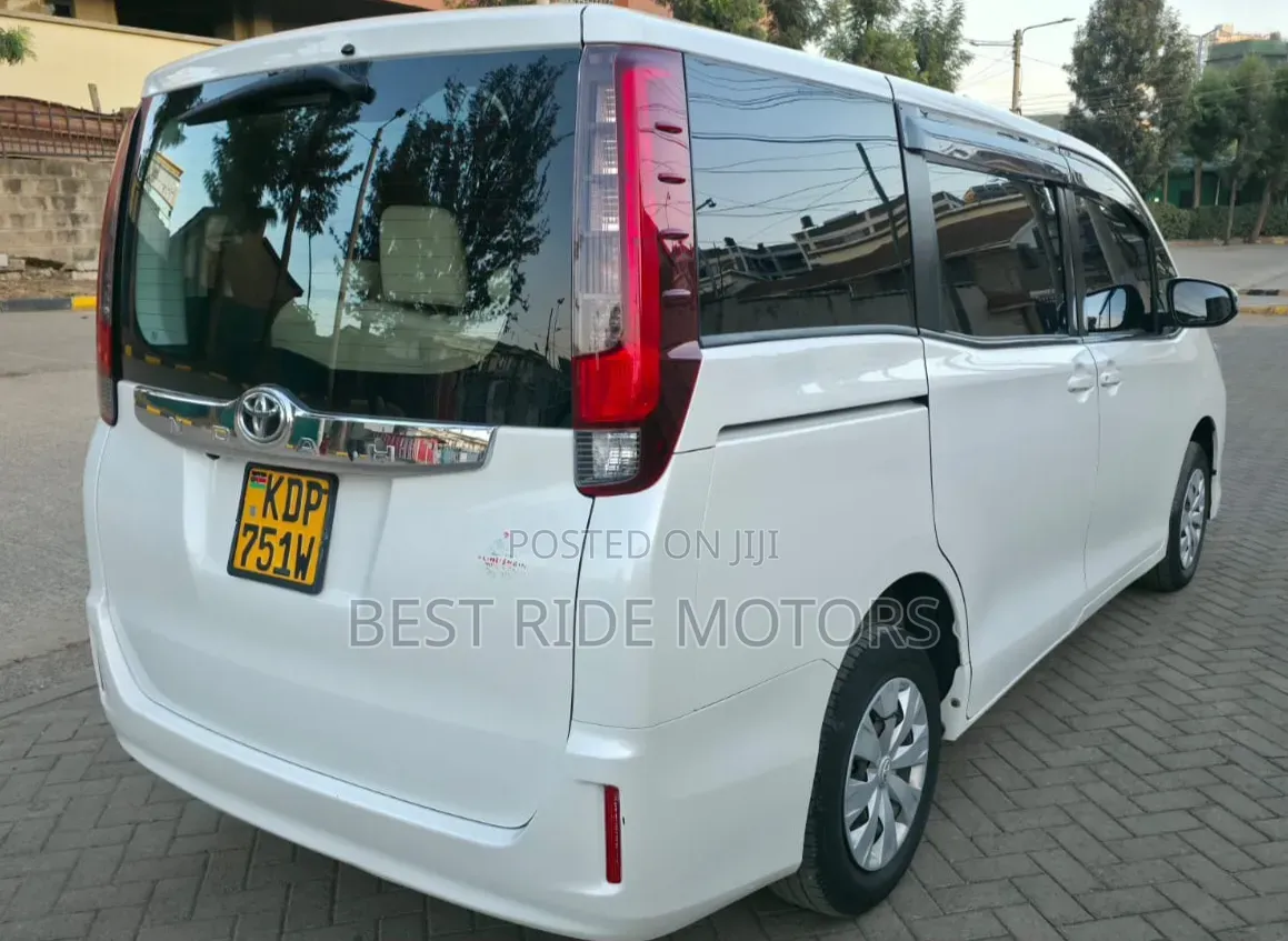 Toyota Noah 2.0 FWD (7 Seater) 2017 White