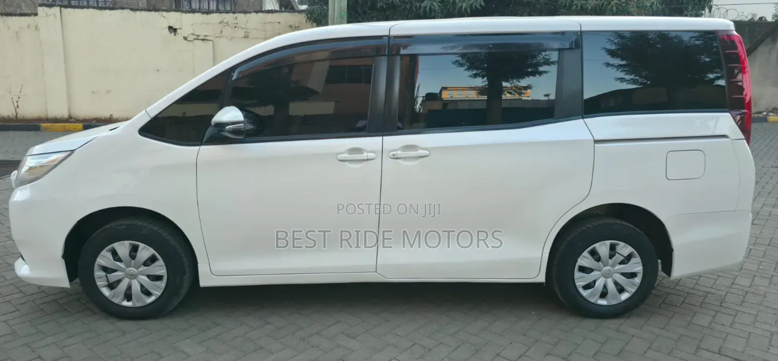 Toyota Noah 2.0 FWD (7 Seater) 2017 White