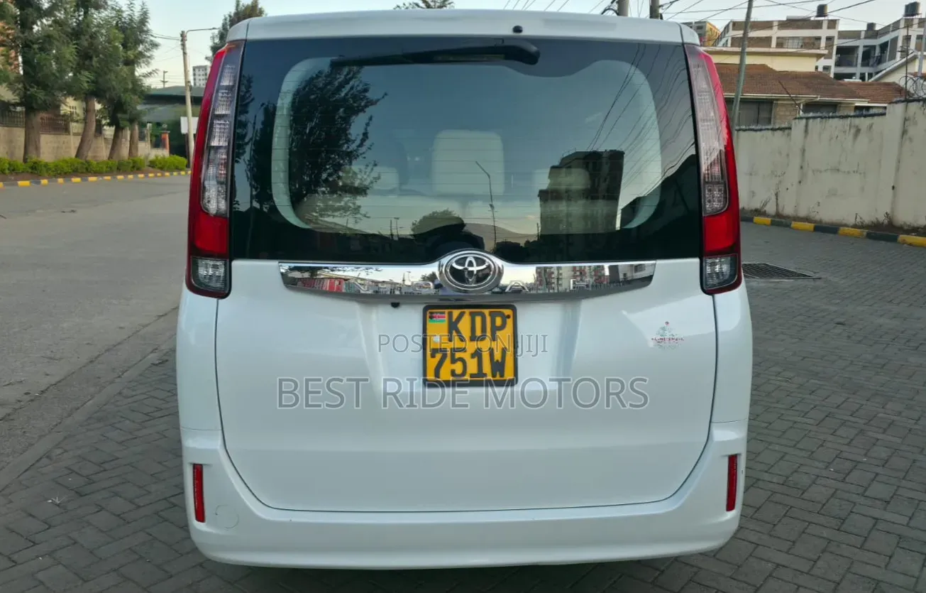 Toyota Noah 2.0 FWD (7 Seater) 2017 White