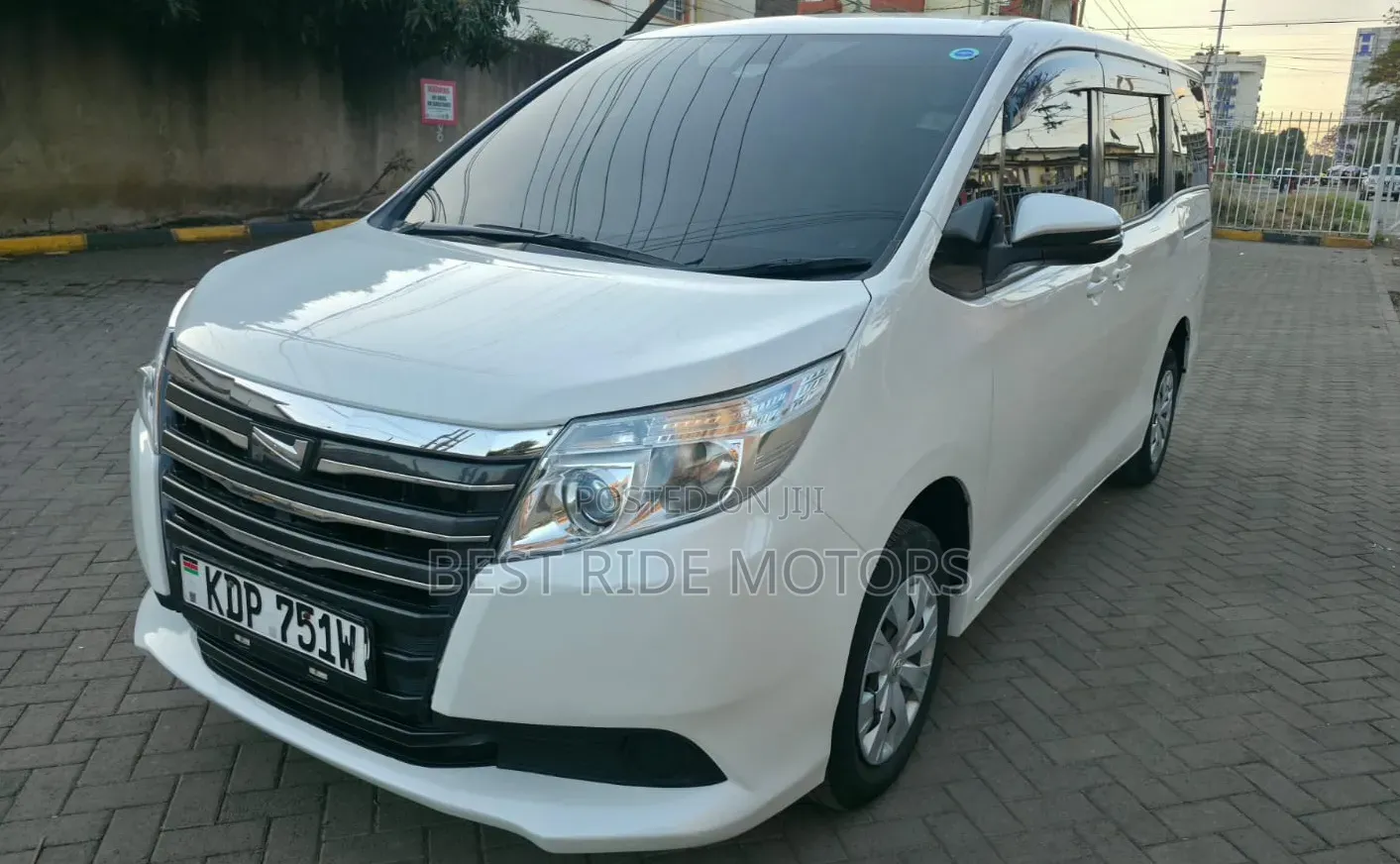 Toyota Noah 2.0 FWD (7 Seater) 2017 White