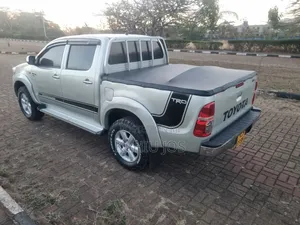 Toyota Hilux 2009 Silver