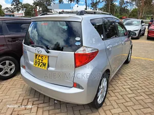 Toyota Ractis 2013 Silver