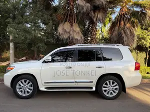 Toyota Land Cruiser 4.6 V8 ZX 2014 White