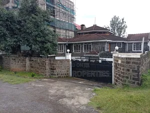 8bdrm Villa in Woodlands for sale