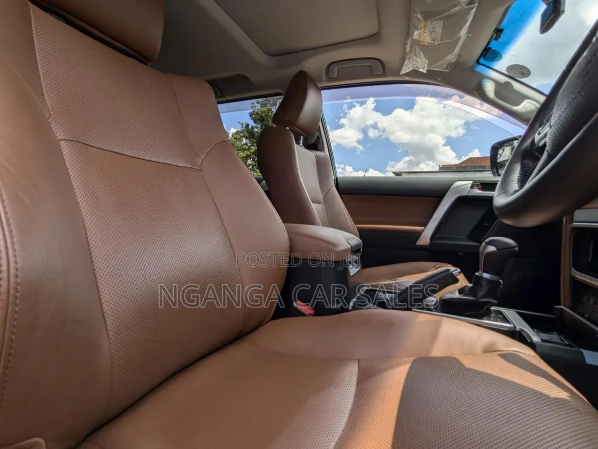 Toyota Land Cruiser Prado 2017 Black
