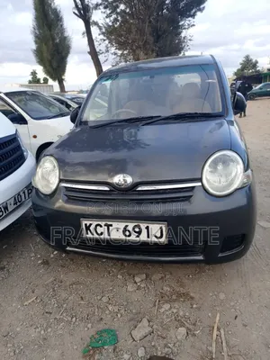 Toyota Sienta 2012