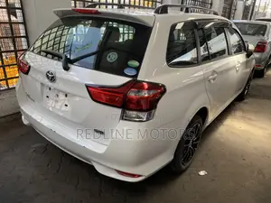 Toyota Corolla Fielder 1.5 Hybrid FWD 2020 Pearl