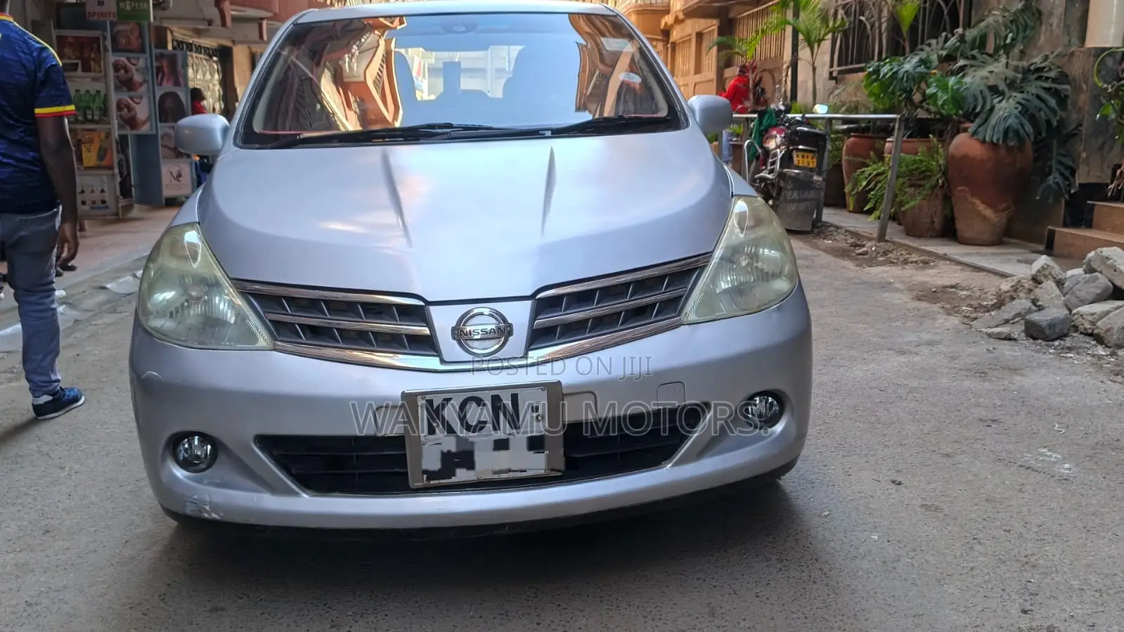 Nissan Tiida 2010 Silver