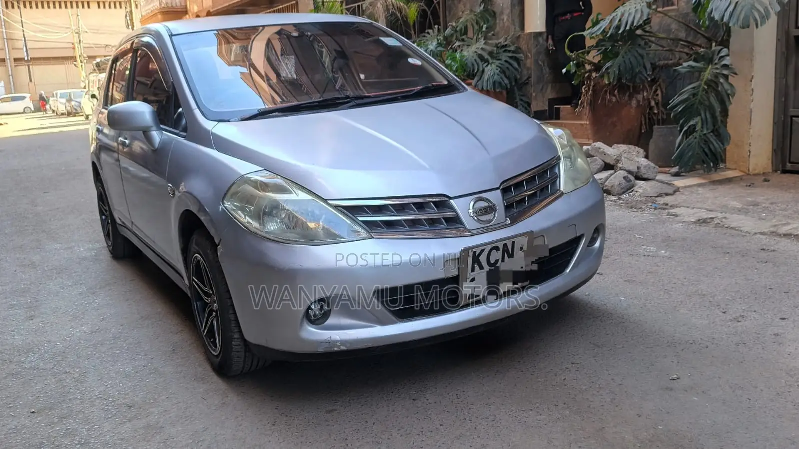 Nissan Tiida 2010 Silver