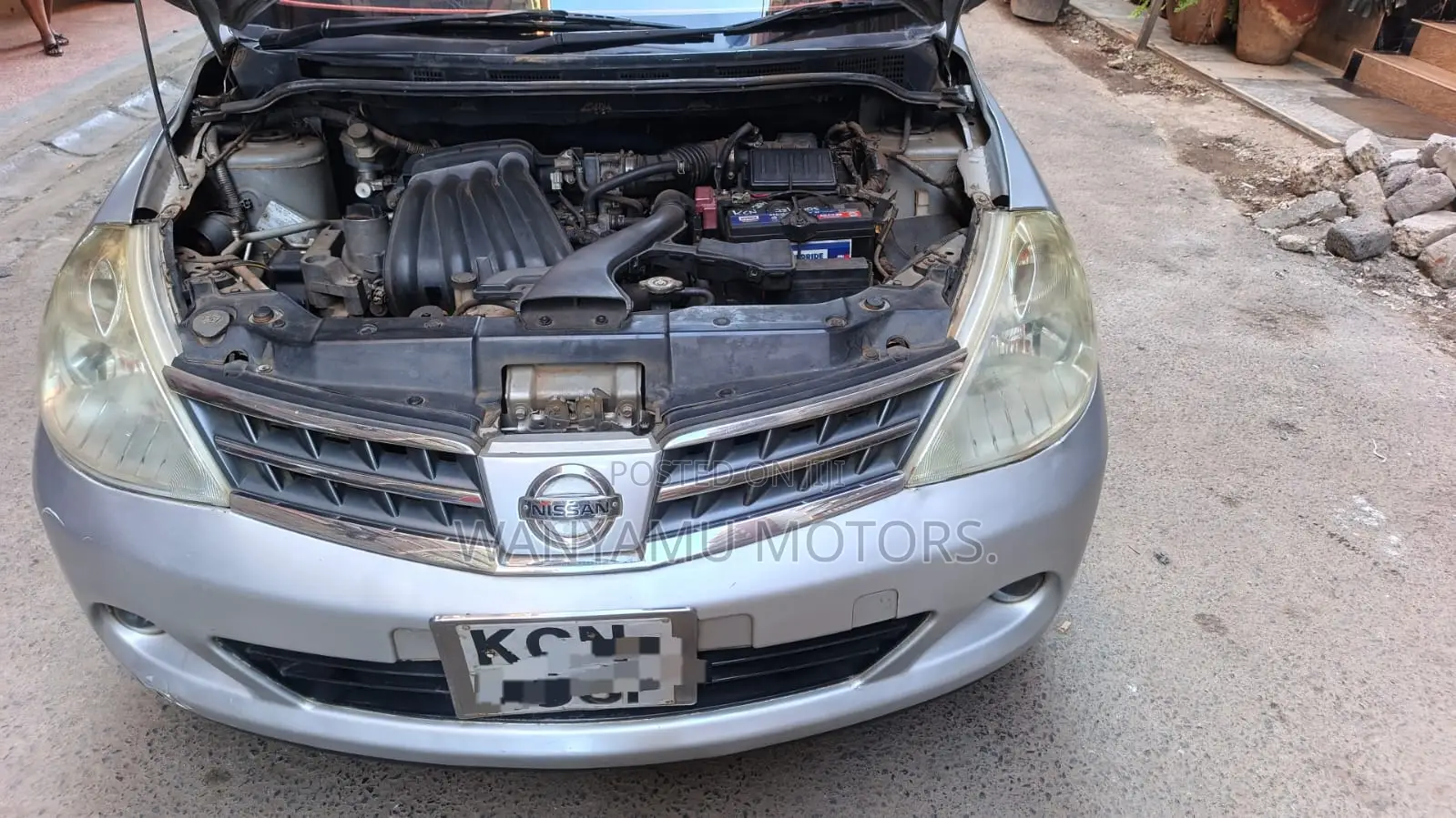 Nissan Tiida 2010 Silver