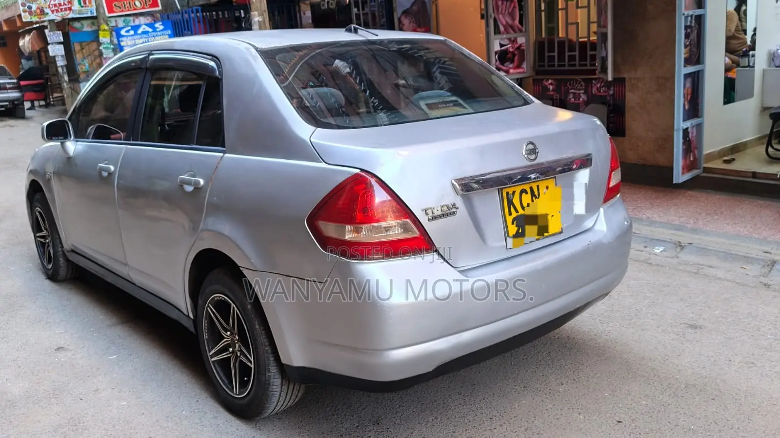 Nissan Tiida 2010 Silver