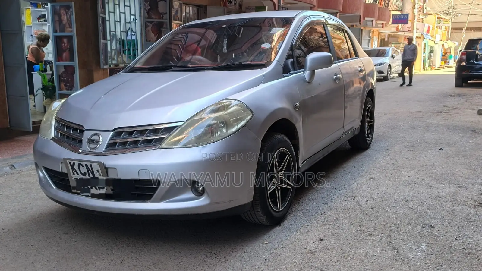 Nissan Tiida 2010 Silver