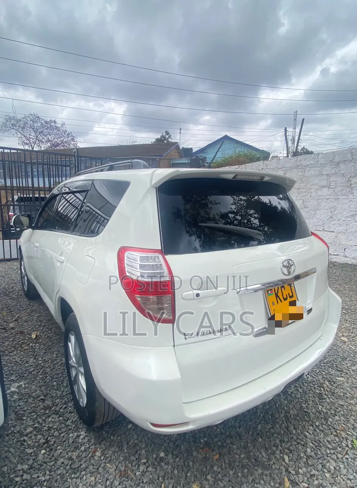 Toyota Vanguard 2009 White