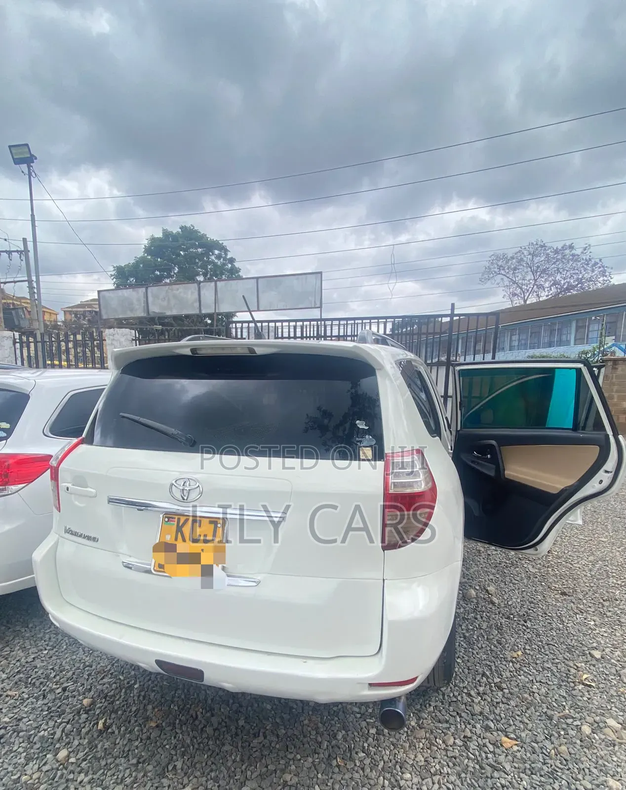 Toyota Vanguard 2009 White