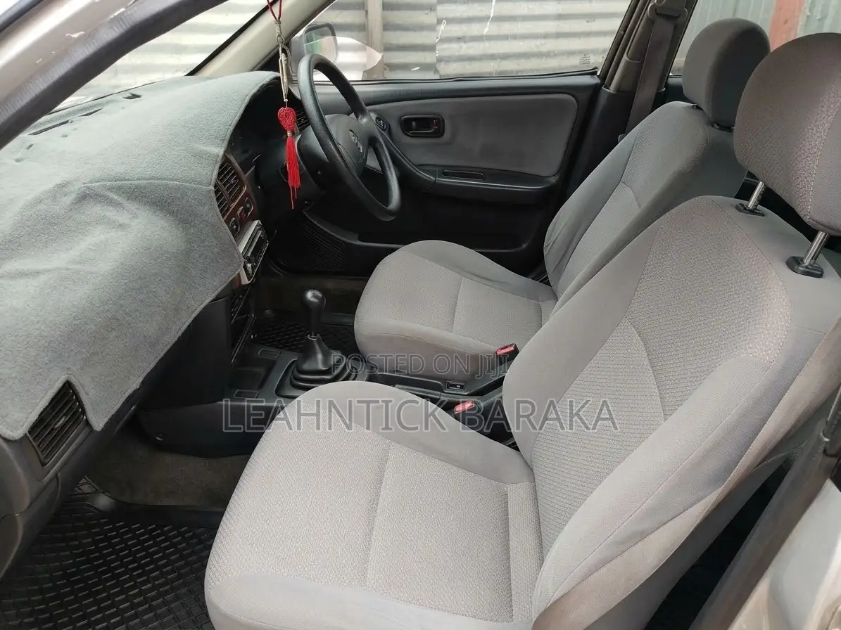 Nissan Primera 1989 Gray