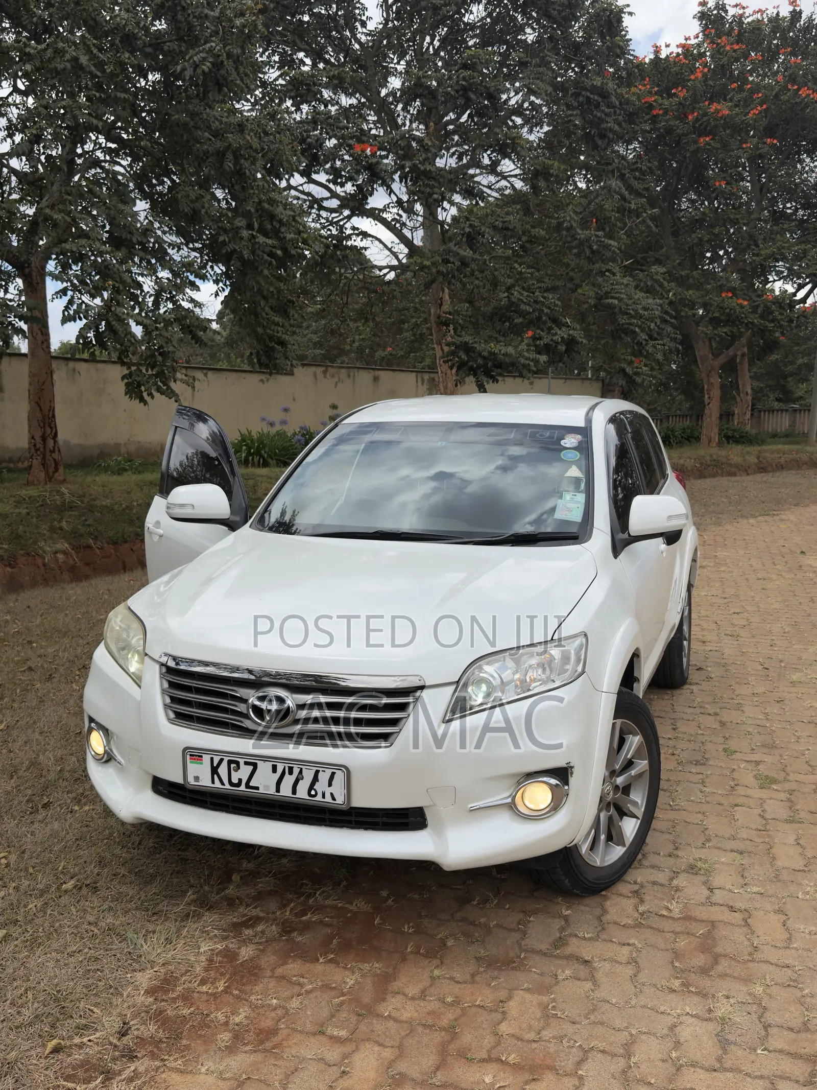 Toyota Vanguard 2013 Pearl