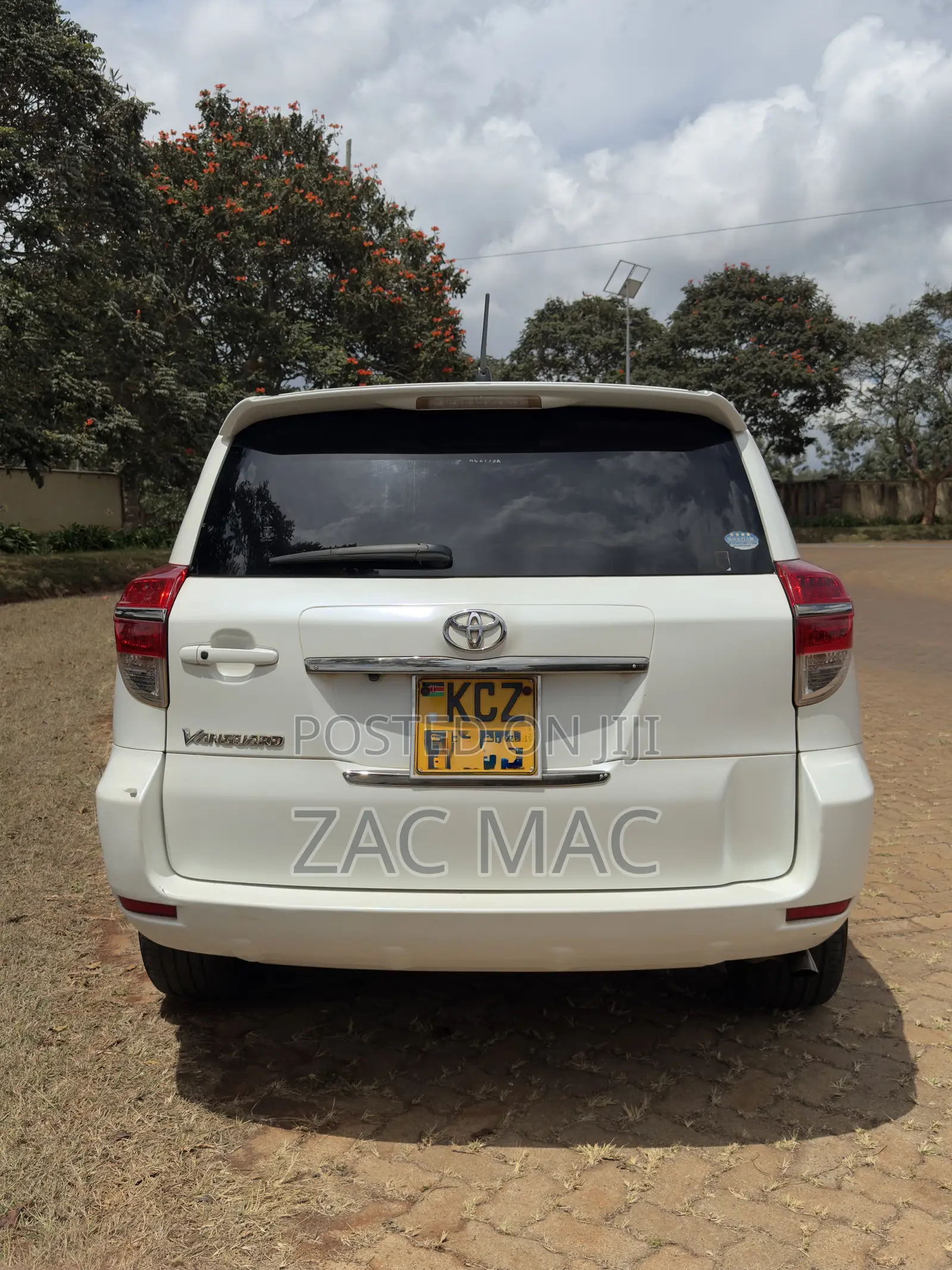 Toyota Vanguard 2013 Pearl