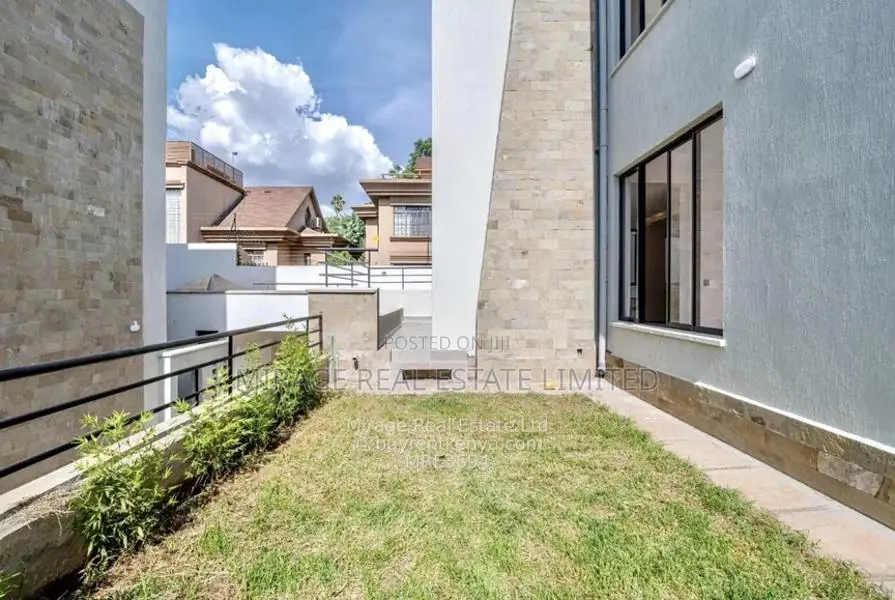 5-bedroom plus Dsq Townhouse for sale for Lavington for Kes 95M