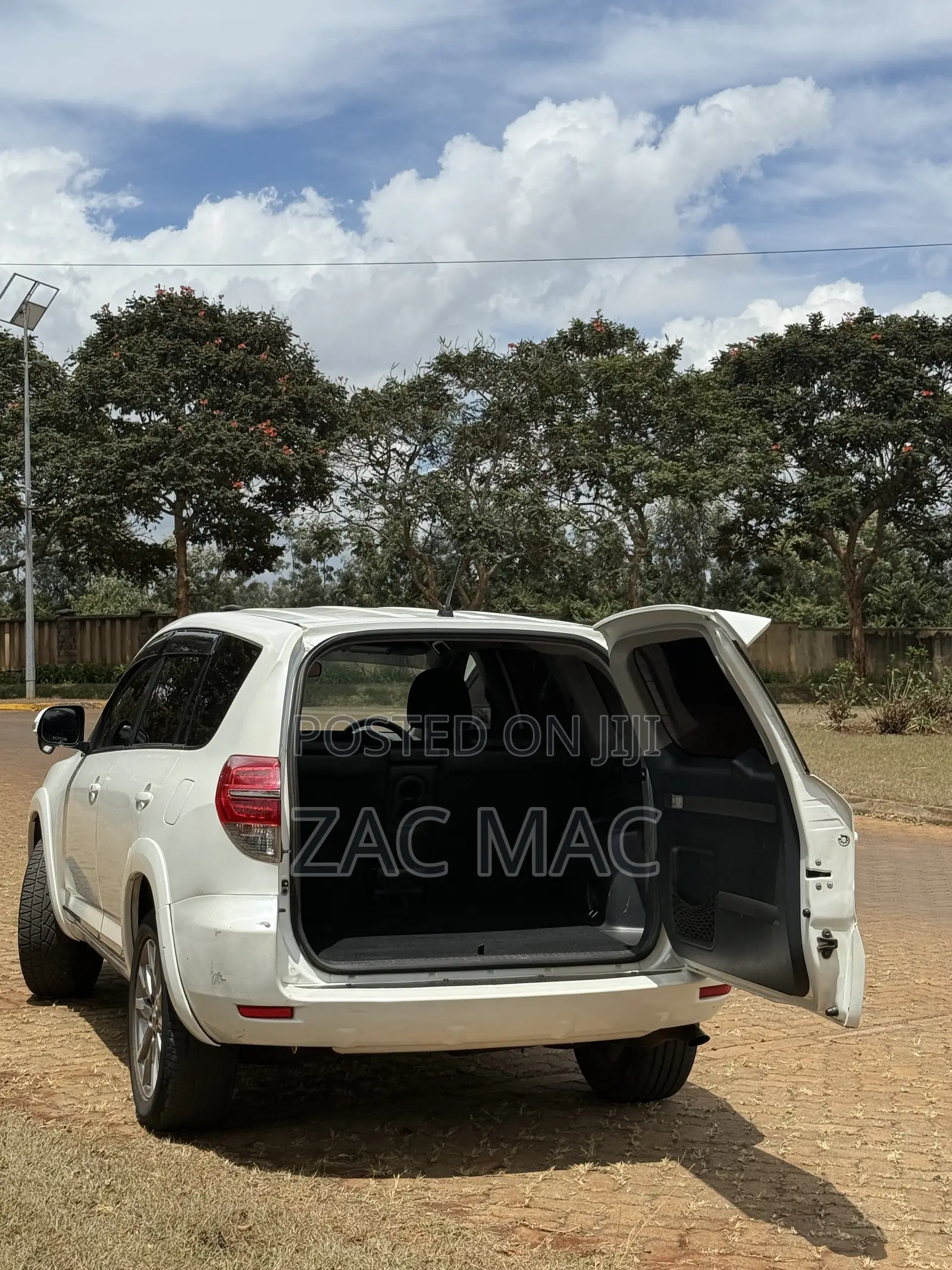Toyota Vanguard 2013 Pearl