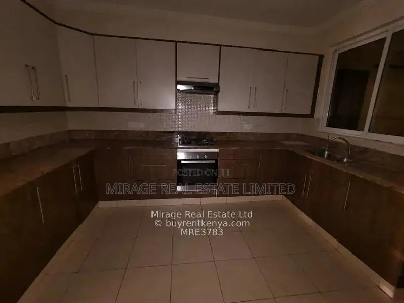 Stunning 3-bedroom apartment (all ensuite) with DSQ to let