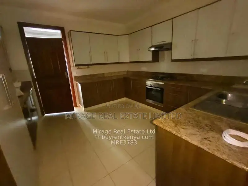 Stunning 3-bedroom apartment (all ensuite) with DSQ to let