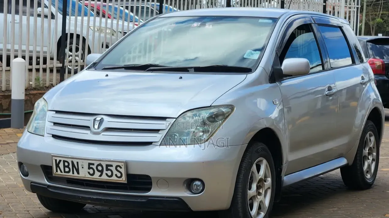 Toyota IST 2005 Silver