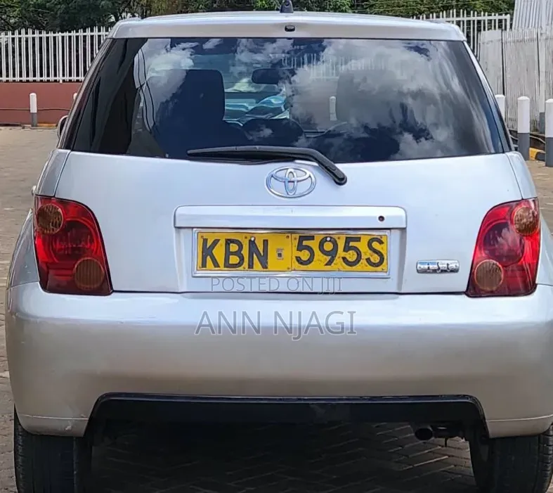 Toyota IST 2005 Silver