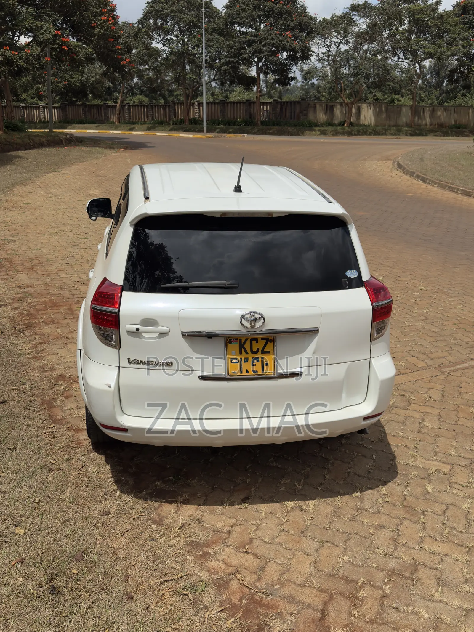 Toyota Vanguard 2013 Pearl