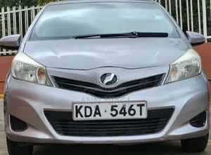 Toyota Vitz 2013 Silver