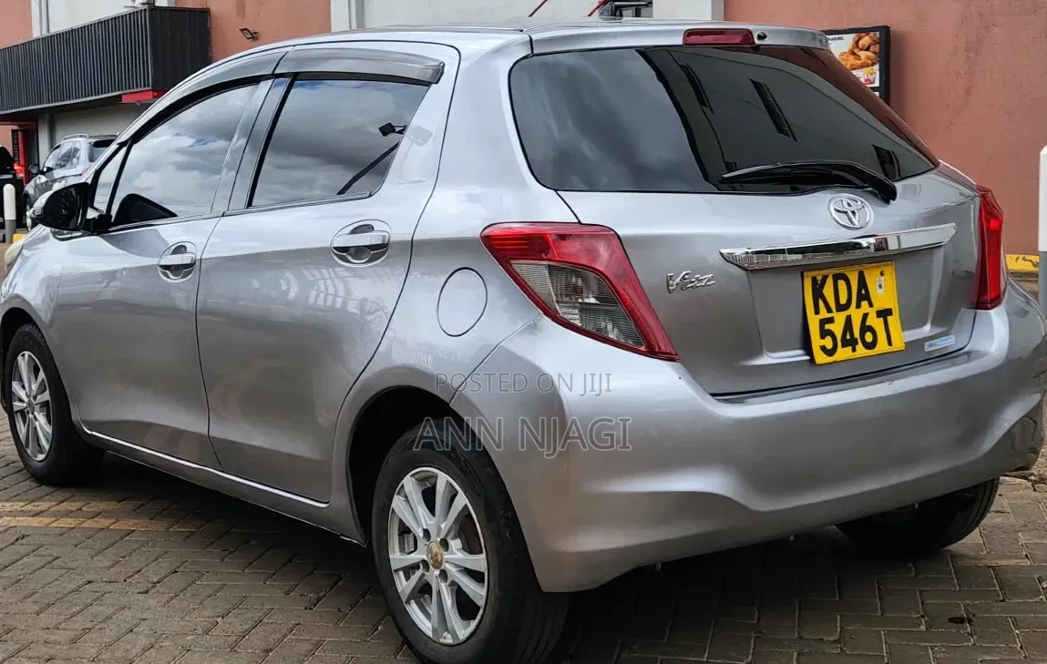 Toyota Vitz 2013 Silver