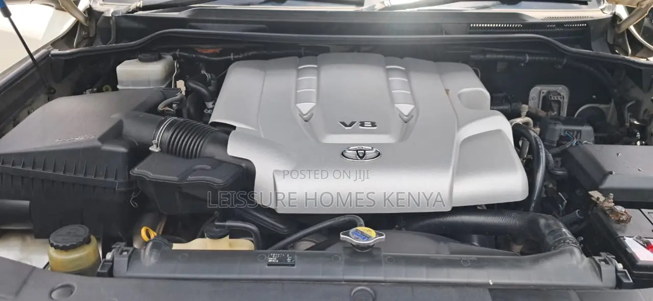 Toyota Land Cruiser 2008 White