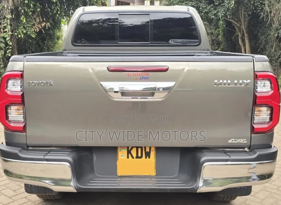 Toyota Hilux 2025 Gold