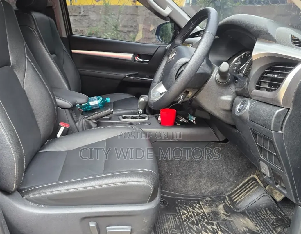 Toyota Hilux 2025 Gold