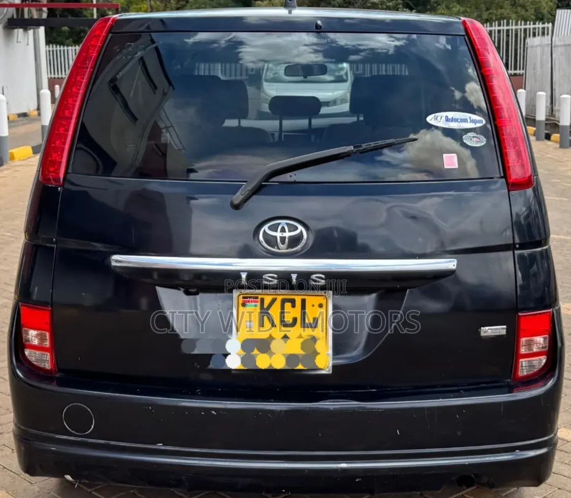Toyota ISIS 2010 Black