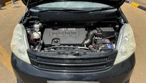 Toyota ISIS 2010 Black
