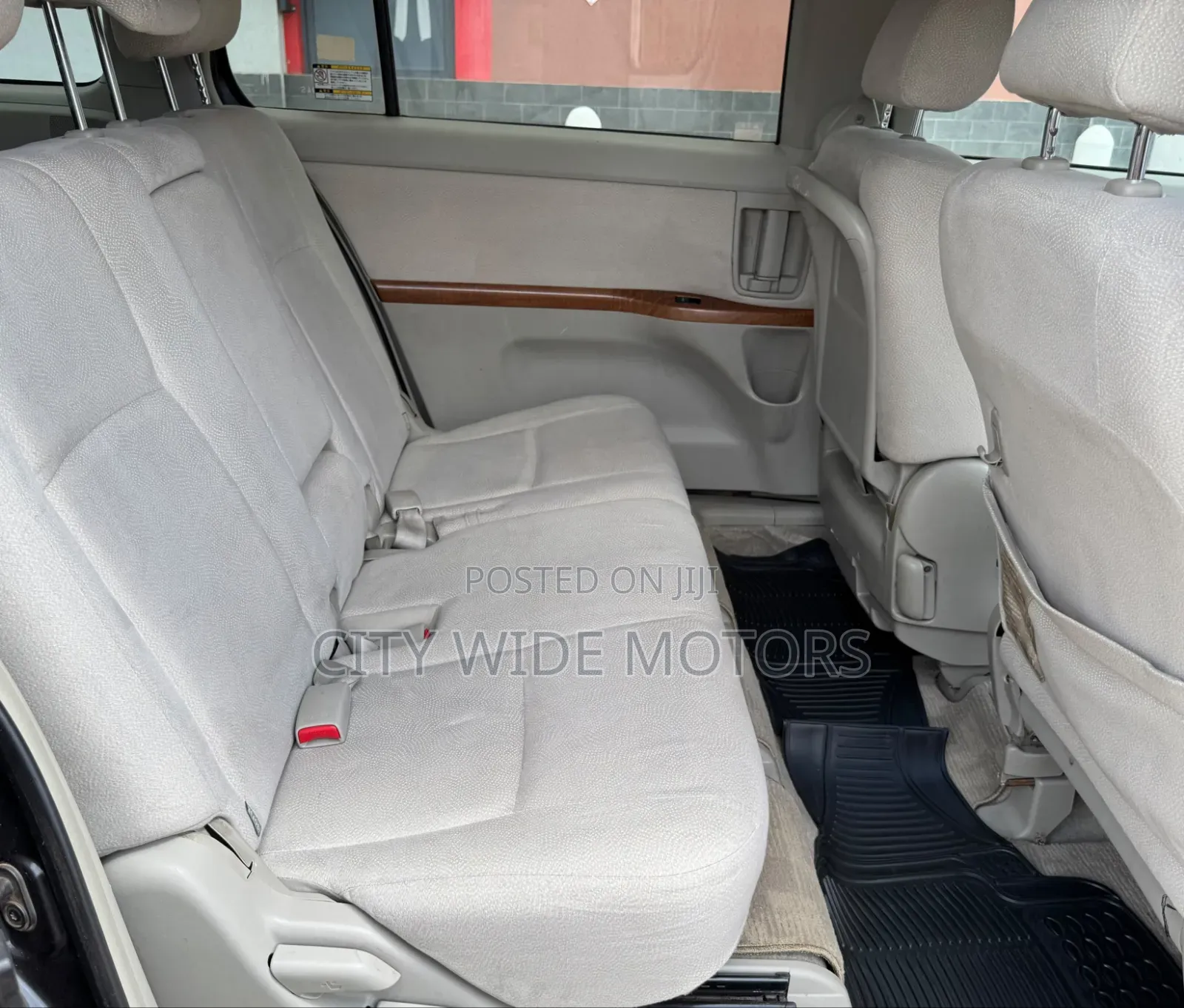 Toyota ISIS 2010 Black
