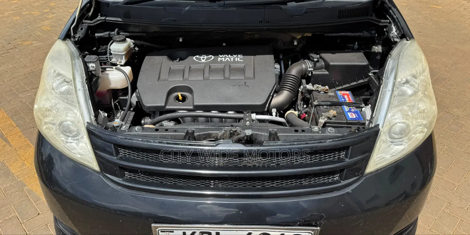 Toyota ISIS 2010 Black