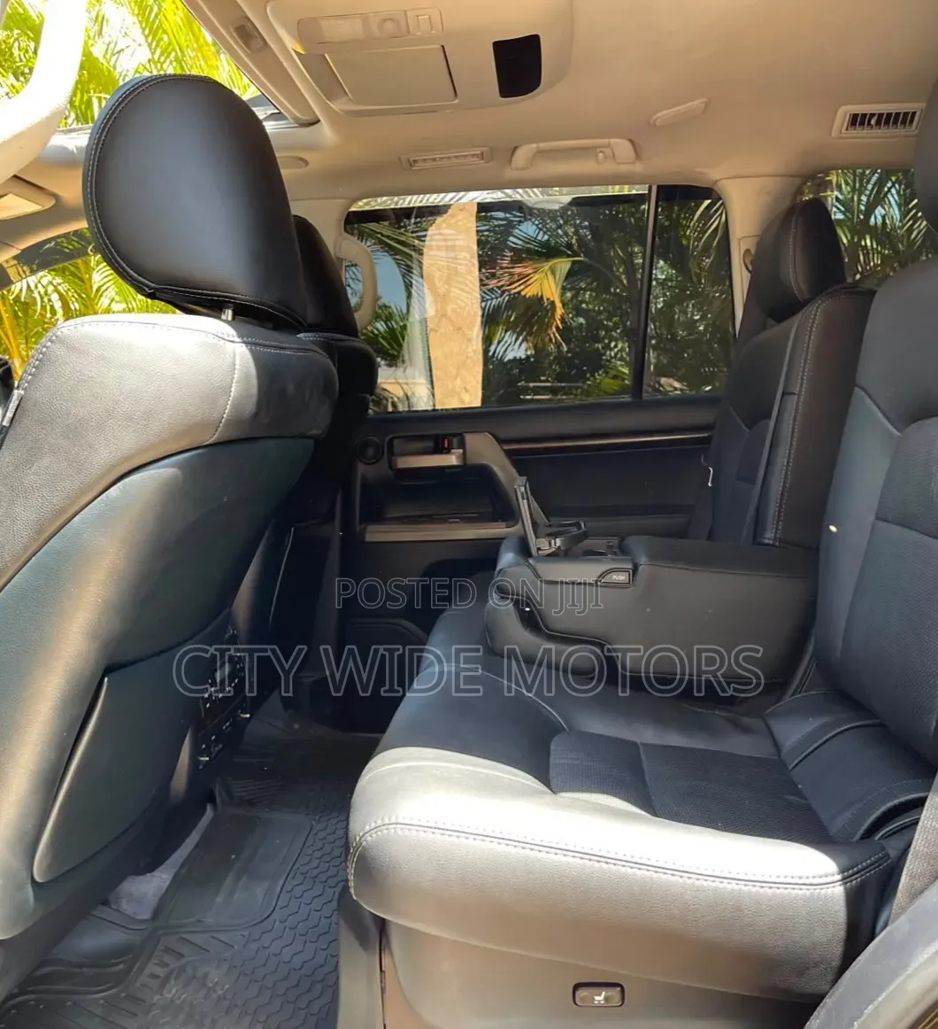 Toyota Land Cruiser 4.6 V8 ZX 2011 Black
