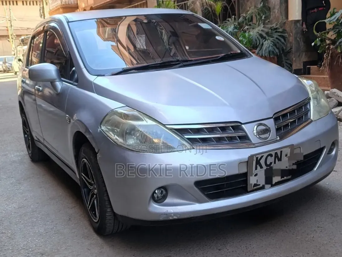 Nissan Tiida 2010 Gray