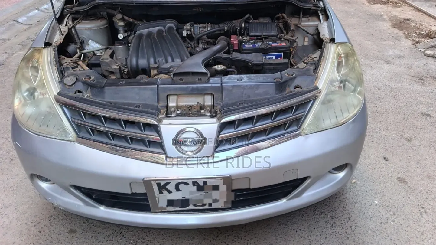 Nissan Tiida 2010 Gray