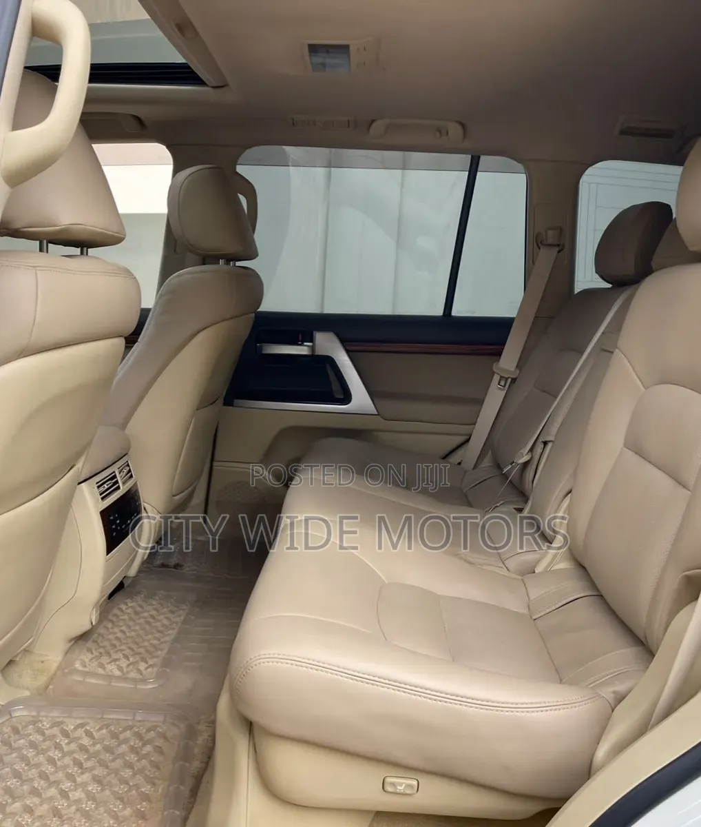 Toyota Land Cruiser 4.6 V8 ZX 2016 Pearl