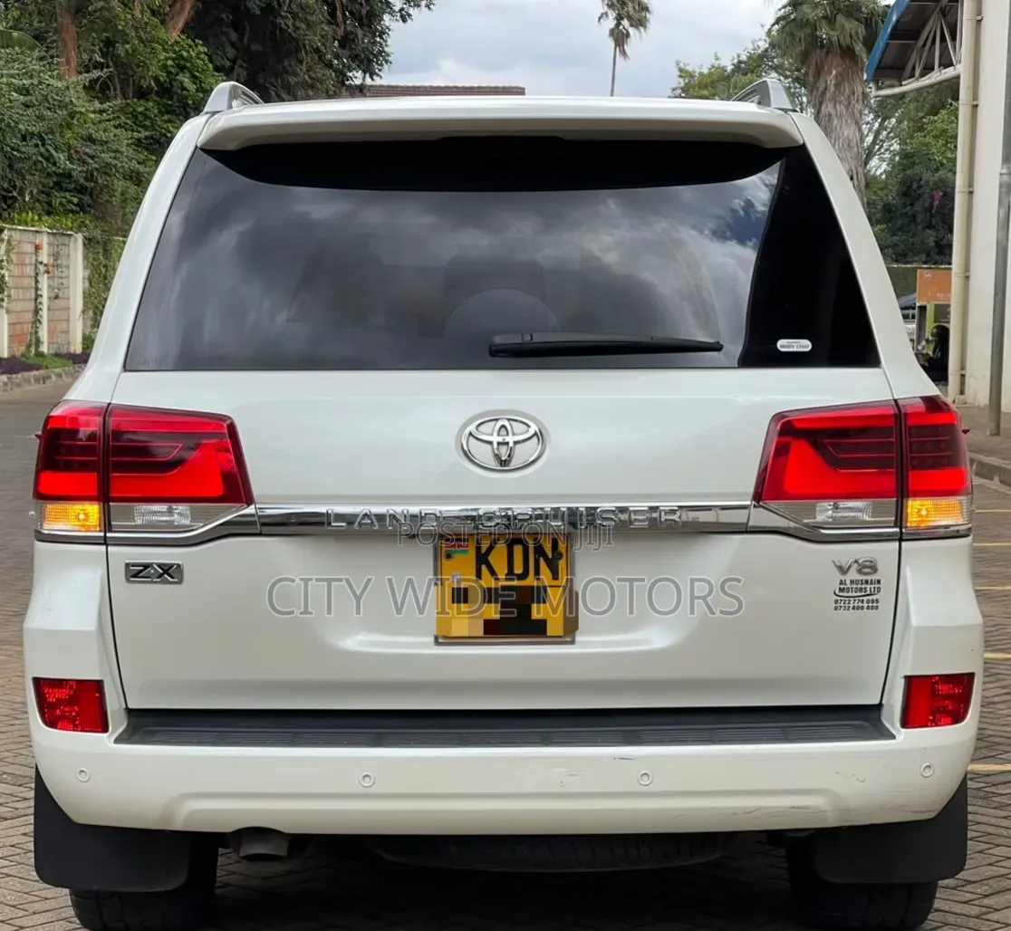 Toyota Land Cruiser 4.6 V8 ZX 2016 Pearl