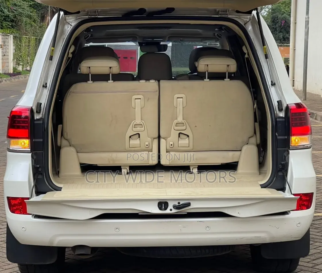 Toyota Land Cruiser 4.6 V8 ZX 2016 Pearl