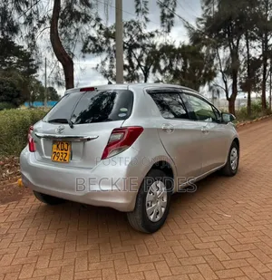 Toyota Vitz 2015 Silver