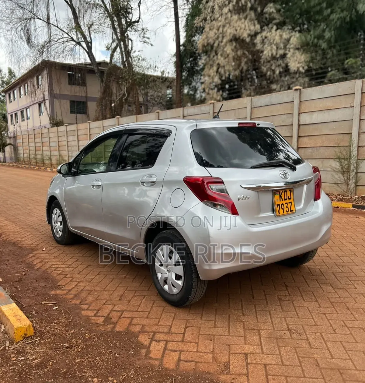 Toyota Vitz 2015 Silver